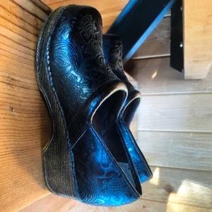 Bass closed black clogs nwot size 6